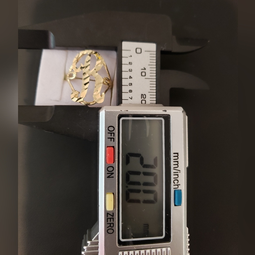 10kt Gold Initial R Ring - Picture 4 of 11